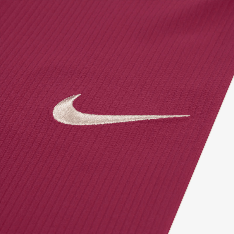 Nike Swoosh On Pointe 