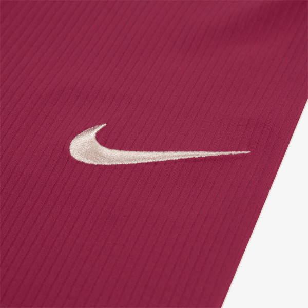 Nike Swoosh On Pointe 