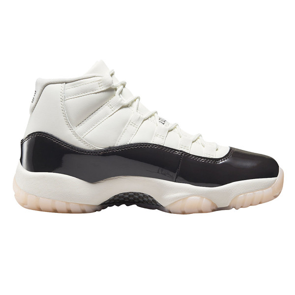 Nike WMNS AIR JORDAN 11 RETRO 
