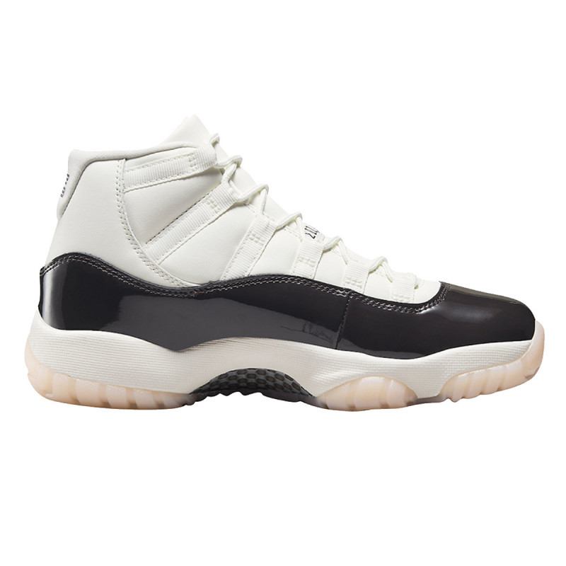 Nike WMNS AIR JORDAN 11 RETRO 