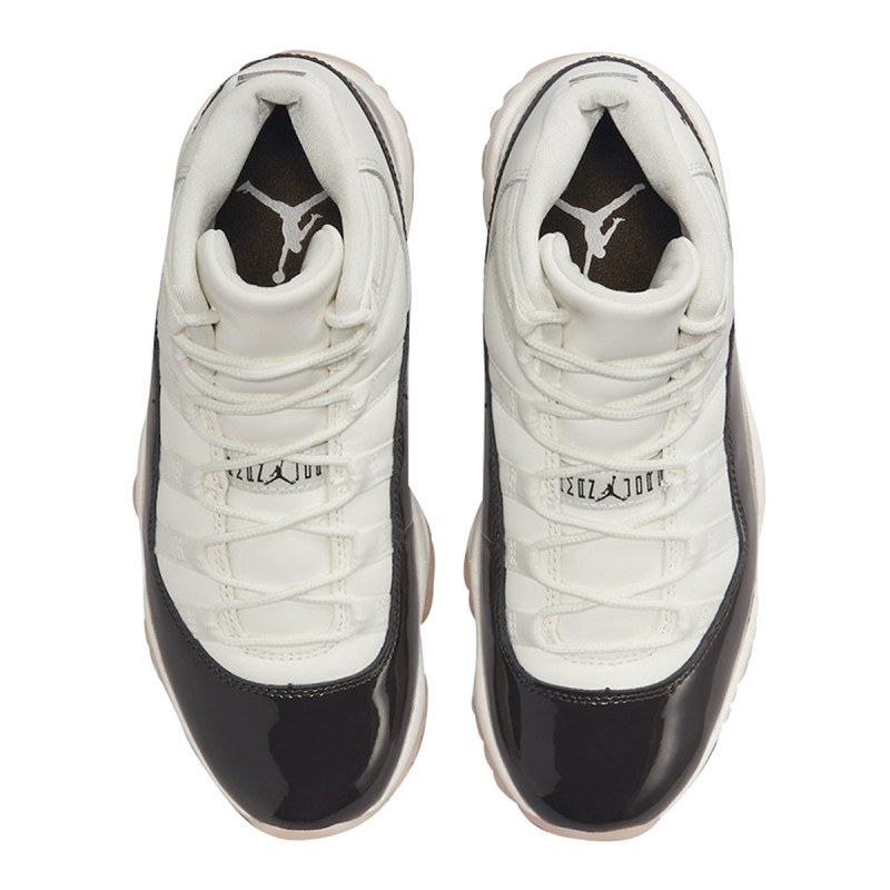 Nike WMNS AIR JORDAN 11 RETRO 