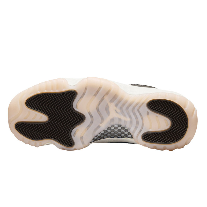 Nike WMNS AIR JORDAN 11 RETRO 