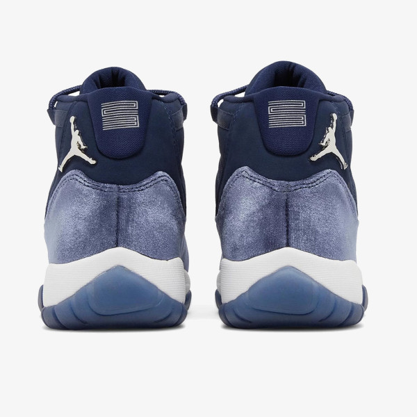 Nike WMNS AIR JORDAN 11 RETRO 