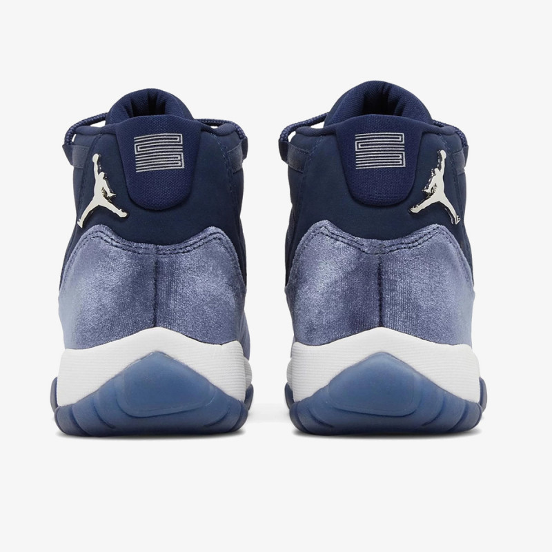 Nike WMNS AIR JORDAN 11 RETRO 