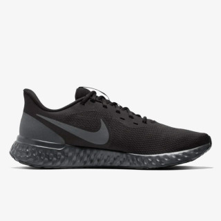 Nike Revolution 5 