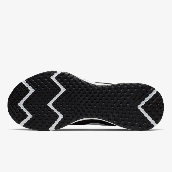 Nike REVOLUTION 5 