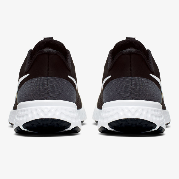 Nike REVOLUTION 5 