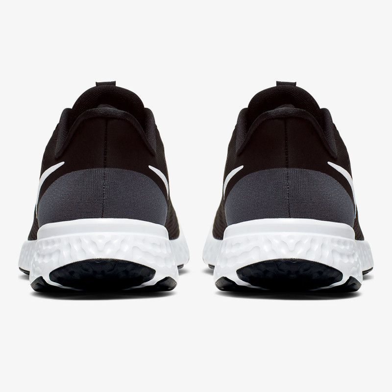 Nike REVOLUTION 5 