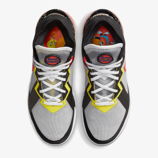 Nike LEBRON XVIII LOW 
