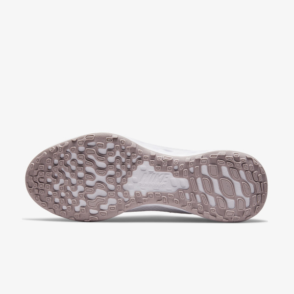 Nike Revolution 6 