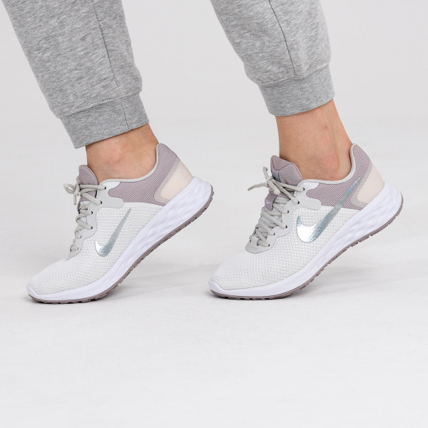 Nike Revolution 6 