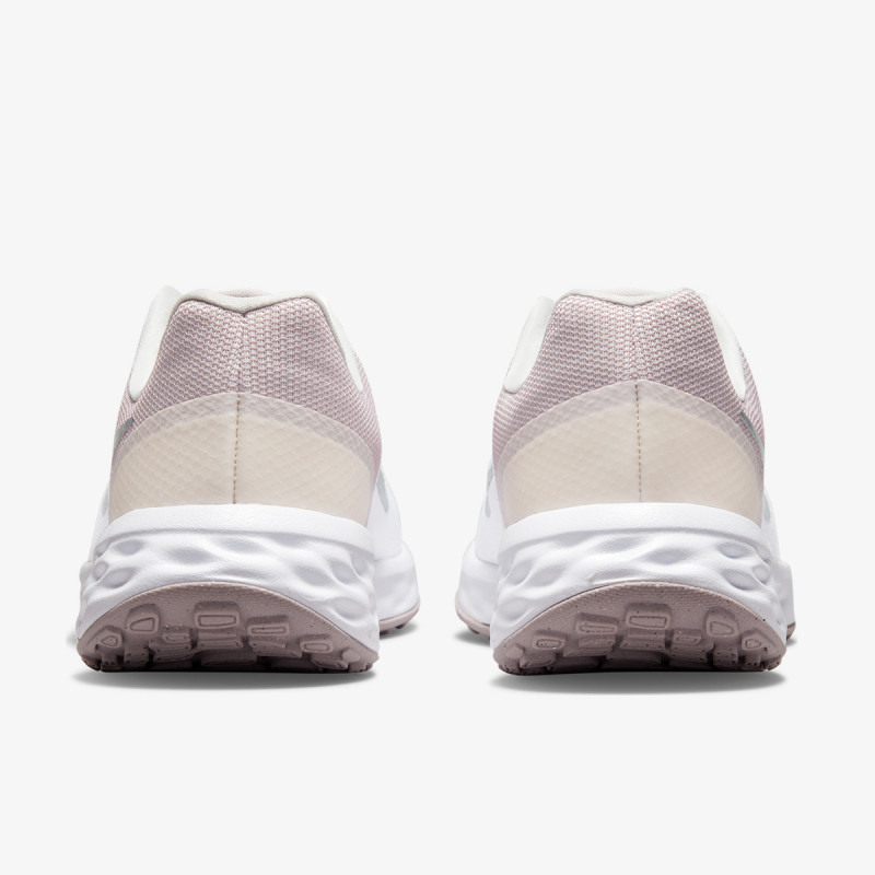 Nike Revolution 6 