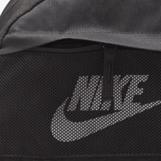 NIKE Elemental 
