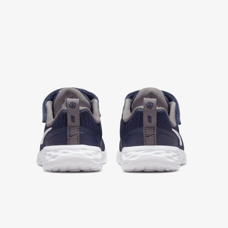 Nike Revolution 6 