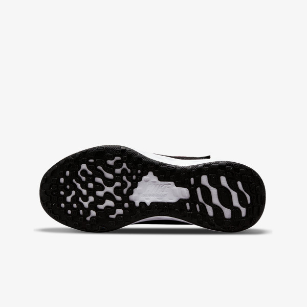 Nike Revolution 6 