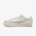 Nike W BLAZER LOW PLATFORM 