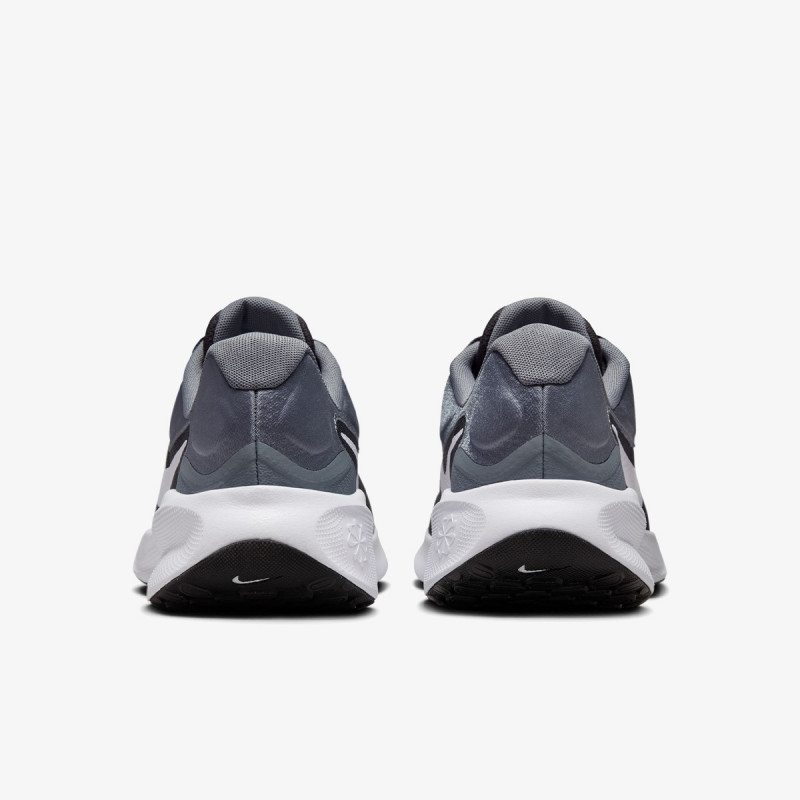 Nike Revolution 7 
