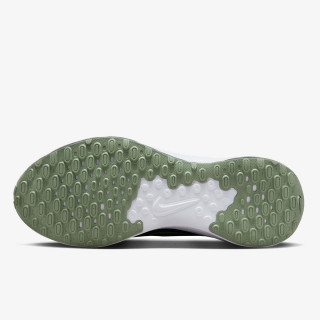 Nike Revolution 7 