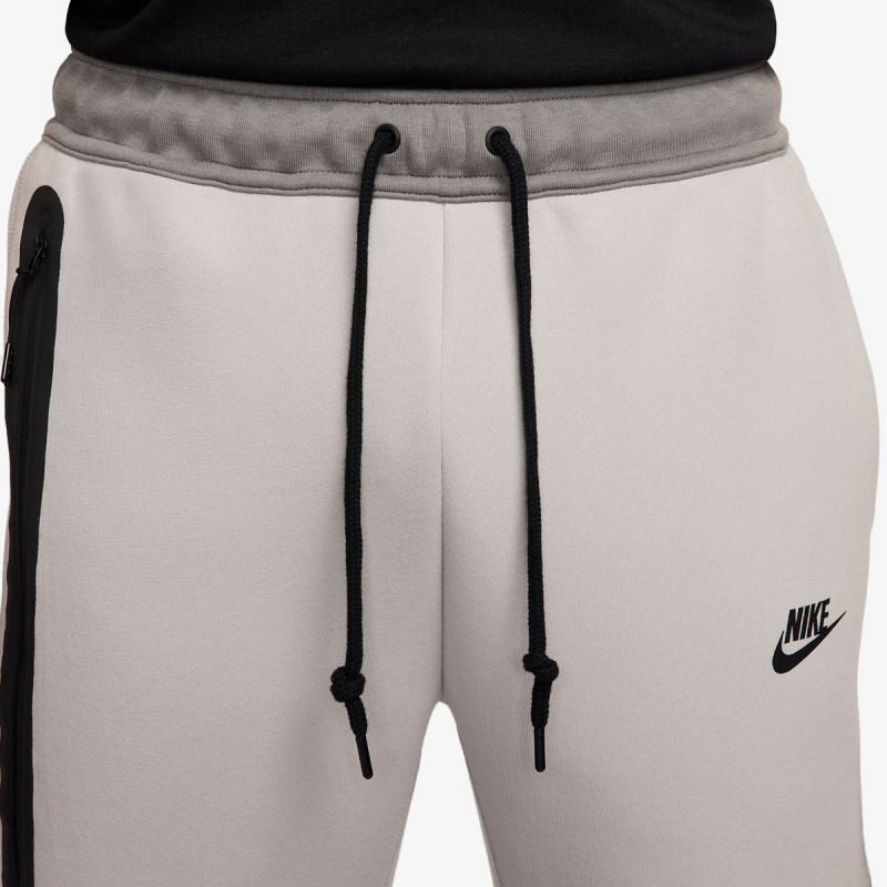 Nike Tech Fleece 