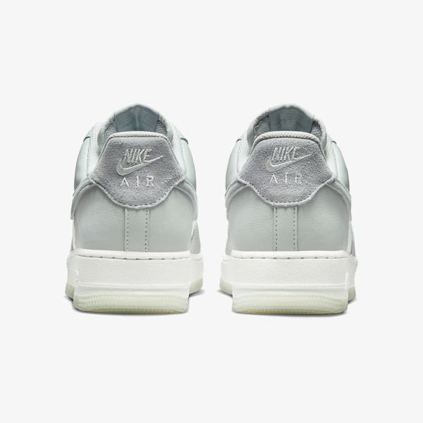 Nike AIR FORCE 1 ’07 LV8 2 