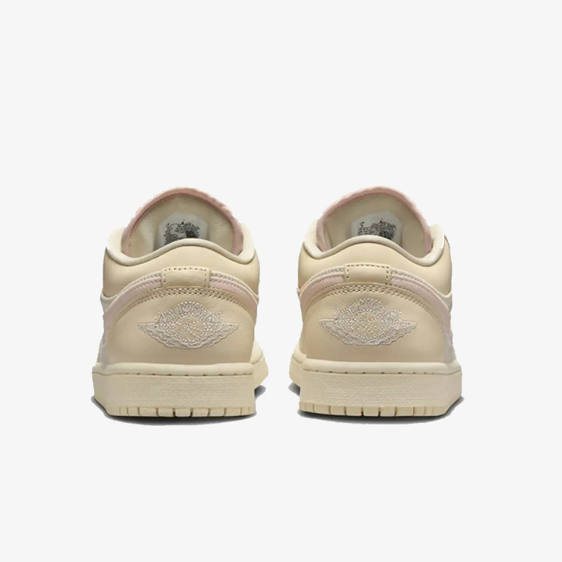 Nike WMNS AIR JORDAN 1 LOW SE V2