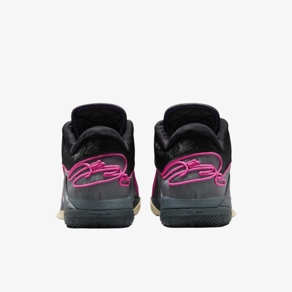 Nike LEBRON XXII 