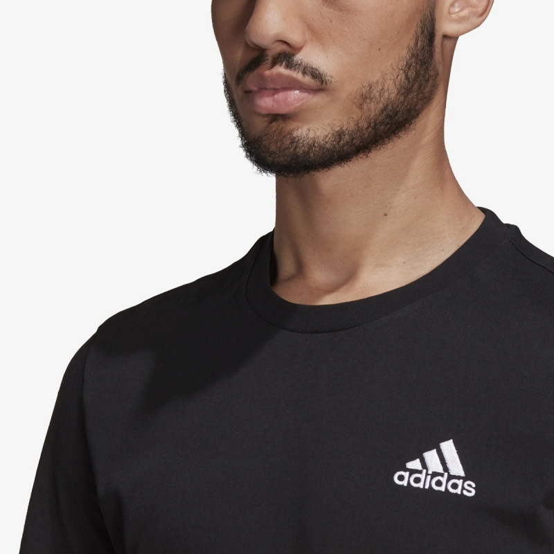 adidas ESSENTIALS EMBROIDERED SMALL LOGO 