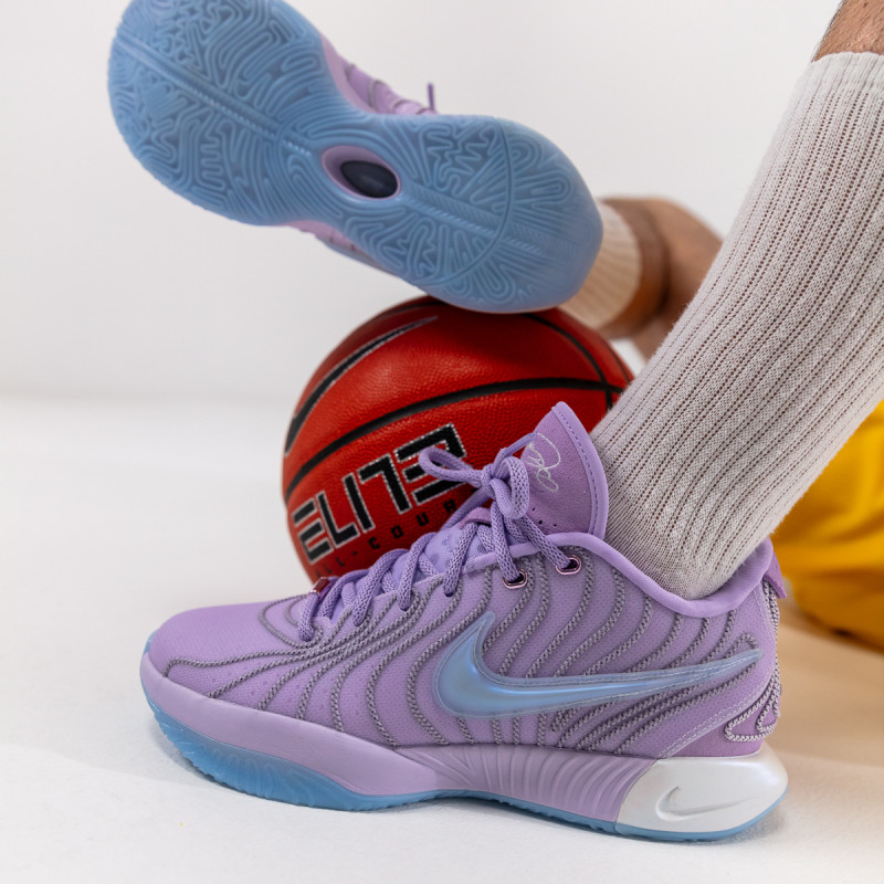 Nike LEBRON XXI 