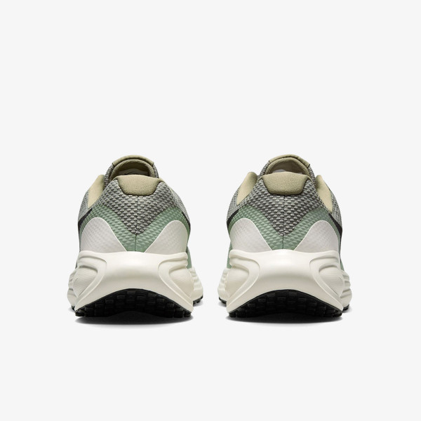 Nike NIKE REVOLUTION 8 