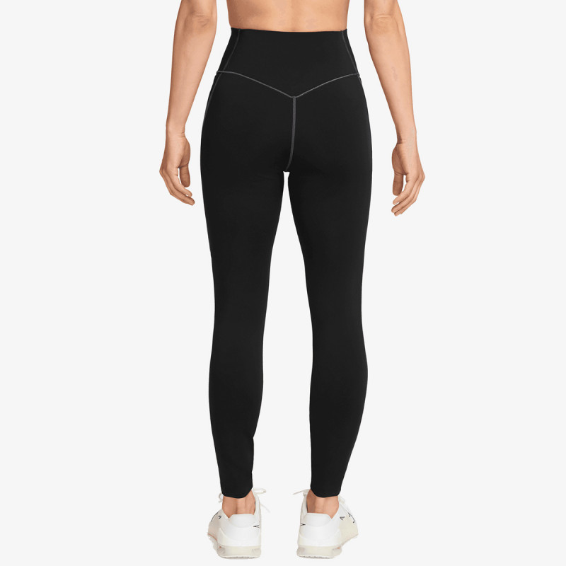 Nike Universa 