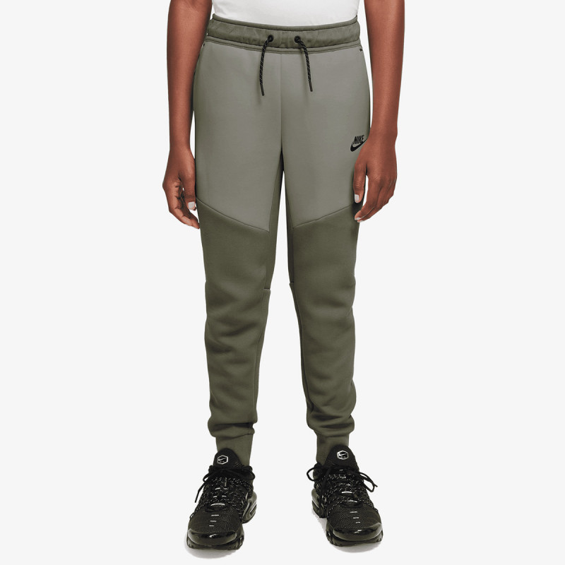 Nike Sportswear 