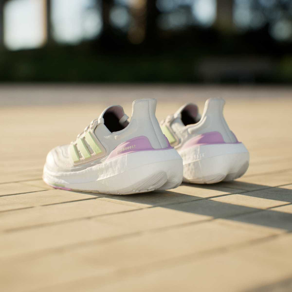 adidas ULTRABOOST LIGHT W 