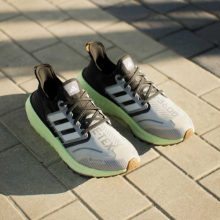 adidas ULTRABOOST LIGHT GTX 