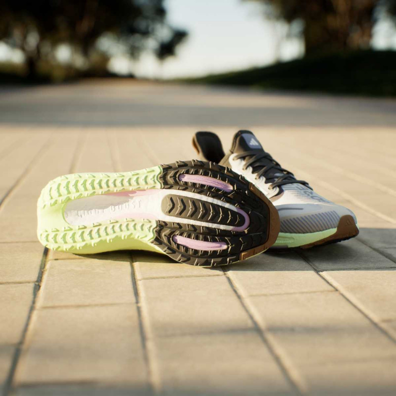 adidas ULTRABOOST LIGHT GTX 
