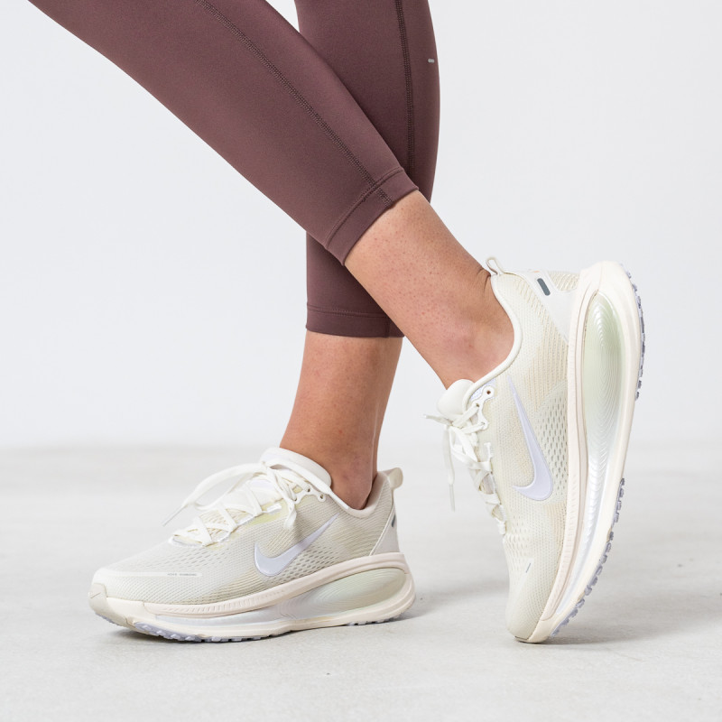 Nike W NIKE VOMERO 18 ESS 