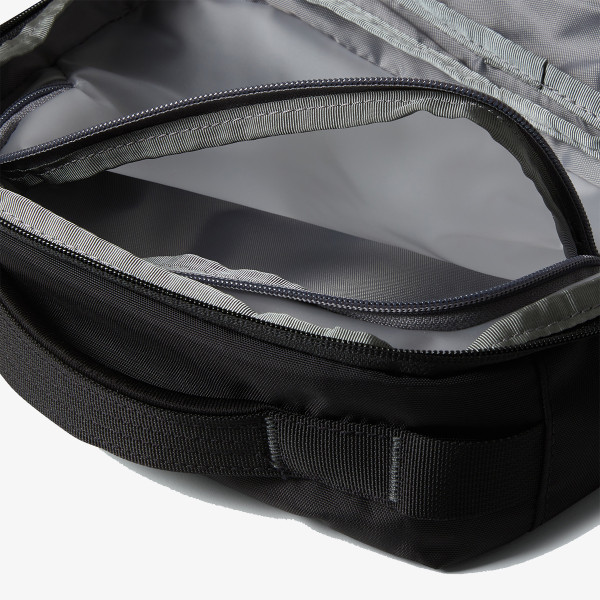 The North Face BASE CAMP VOYAGER TOILETRY KIT 